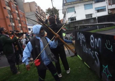 В Боготе участники протеста атаковали американское посольство — есть пострадавшие среди полицейских